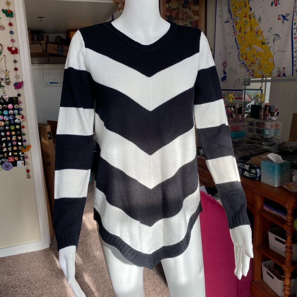 Apt. 9 sweater size small
